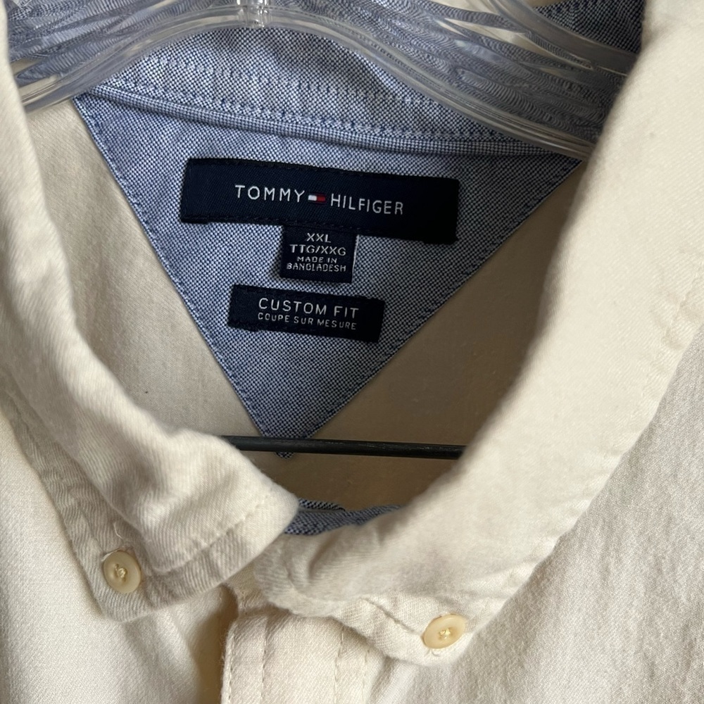Tommy Hilfiger Custom Fit Men’s Cream Colored Shirt.  Size XXL - Picture 2 of 6